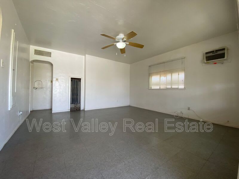 155 1/2 North – photo 3