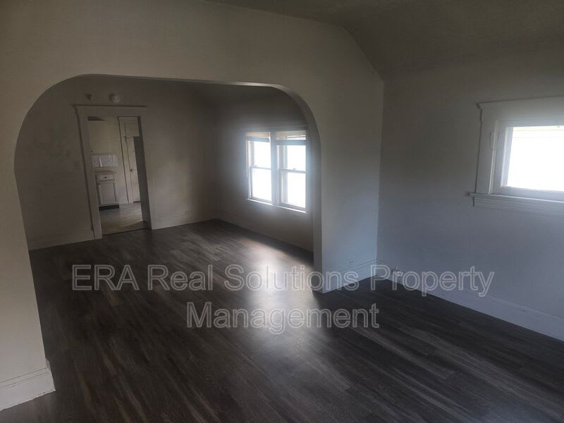 3449 W 63rd. UPPER Unit – photo 3