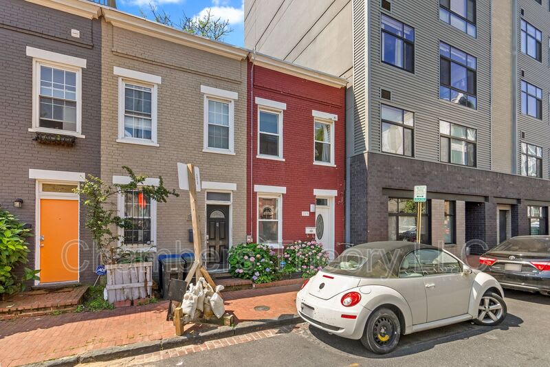 219 Parker St. NE – photo 1
