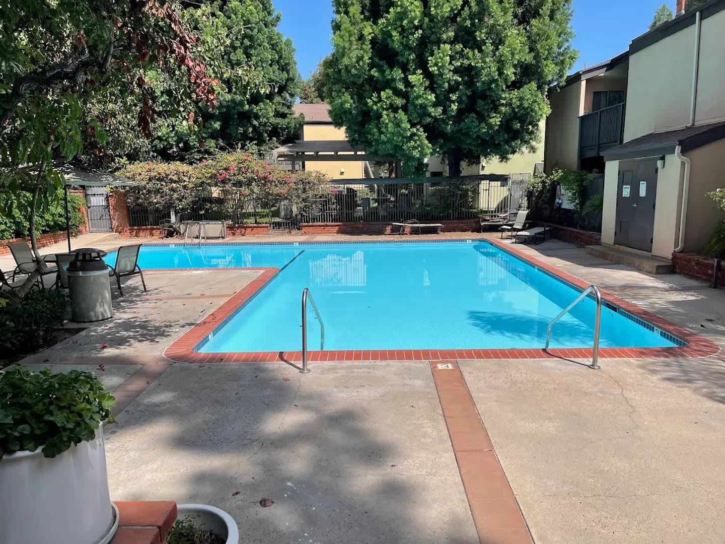 2 Bedroom Townhome with Balcony & Unbeatable Mission Valley Location! – photo 5