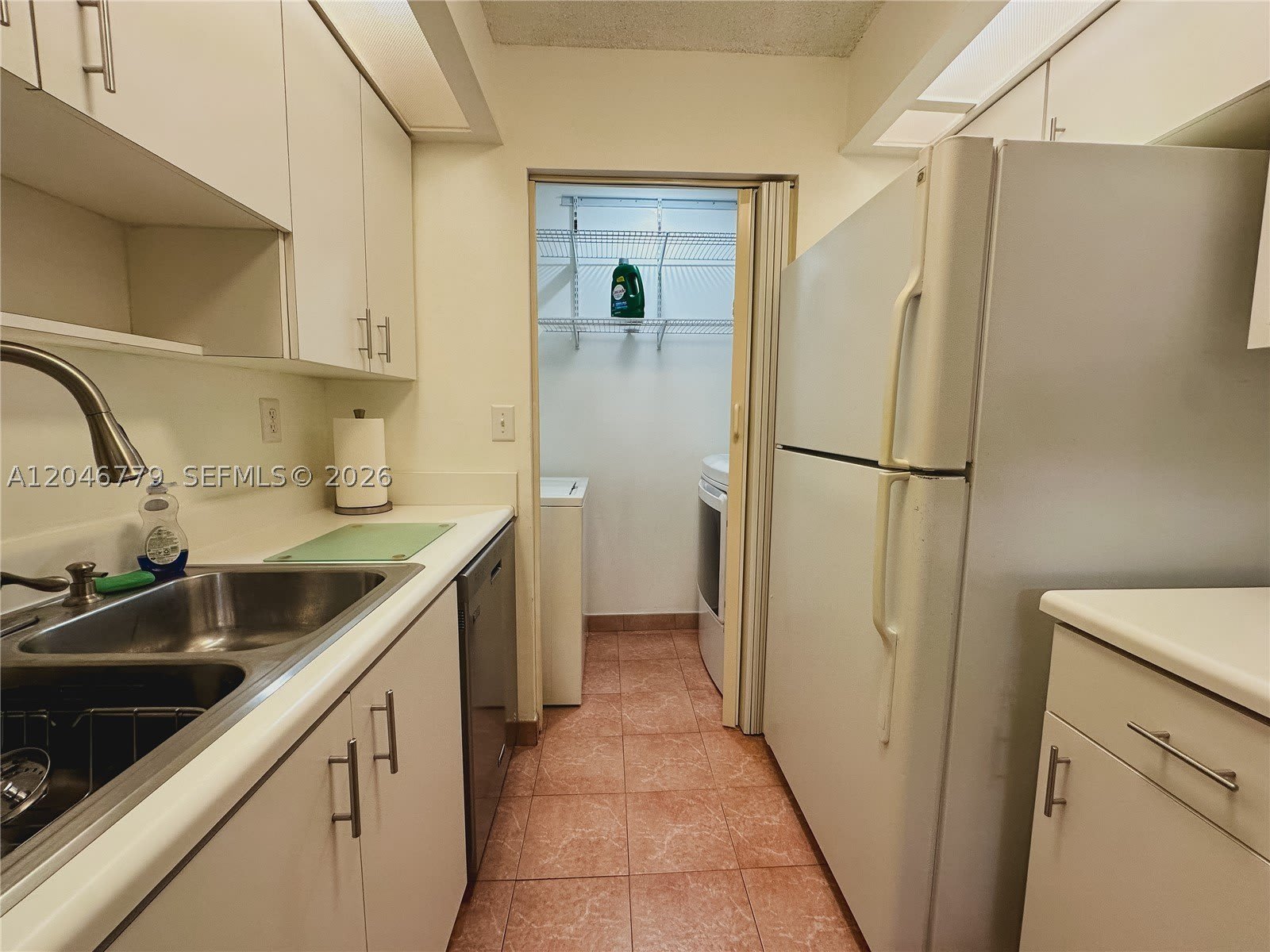 927 NE 199th St – photo 4