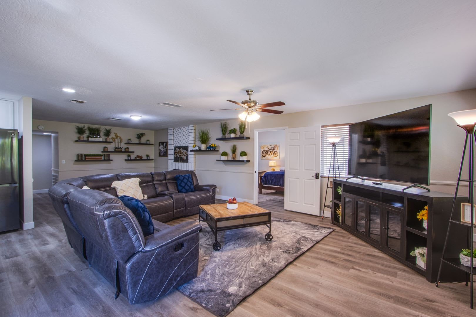Spacious Stylish And Fully Furnished Luxury 5 Bedroom Home In Henderson – photo 4