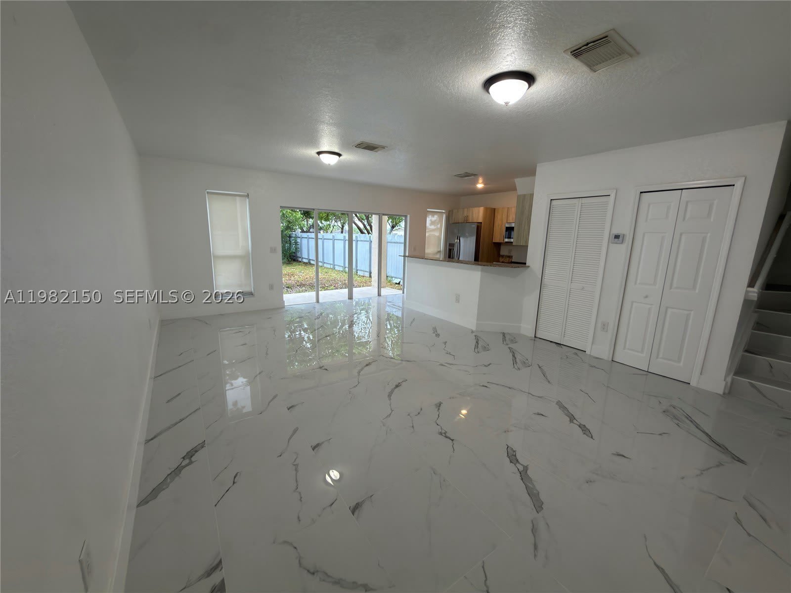 689 NW 6th St – photo 3