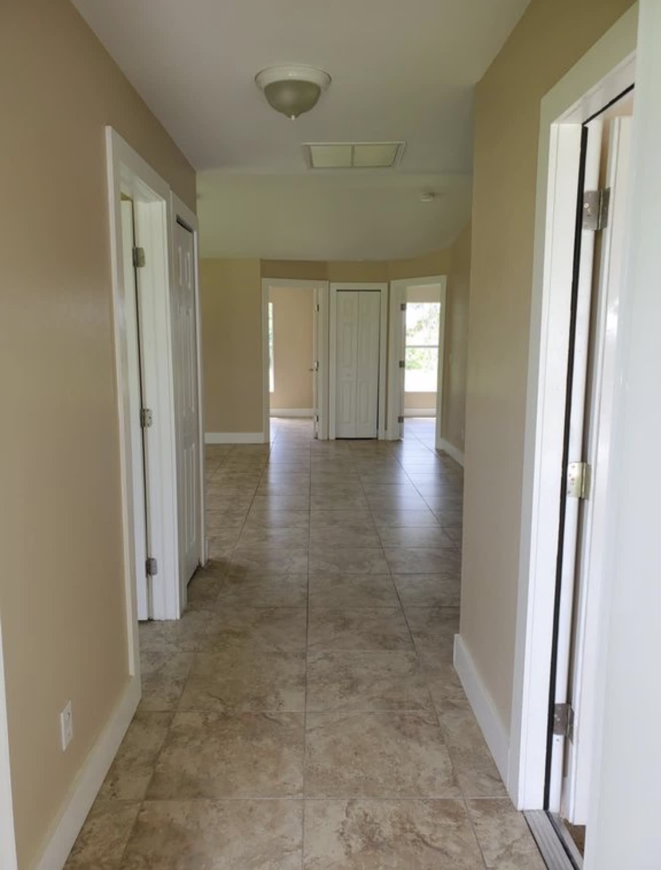 1118 Eisenhower Boulevard – photo 2