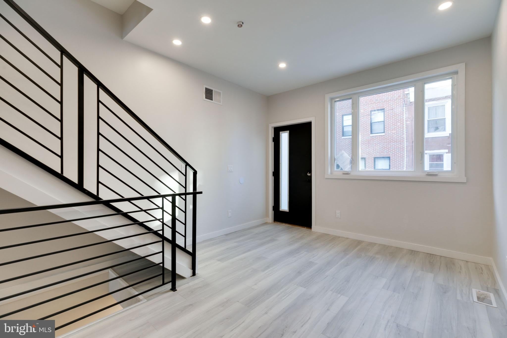 614 HOFFMAN Street – photo 4