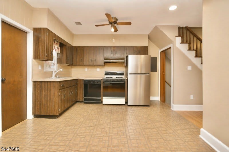 425 Davis Ave – photo 5