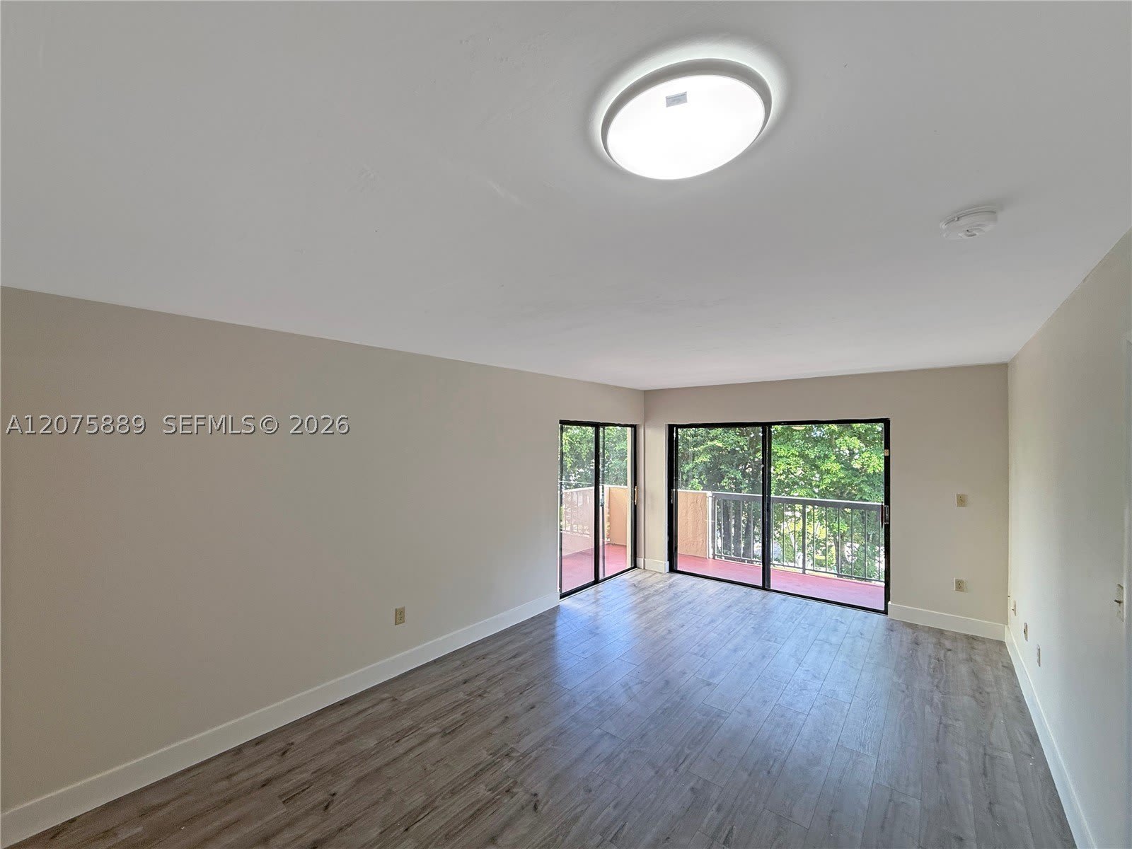 995 SW 84th Ave – photo 2