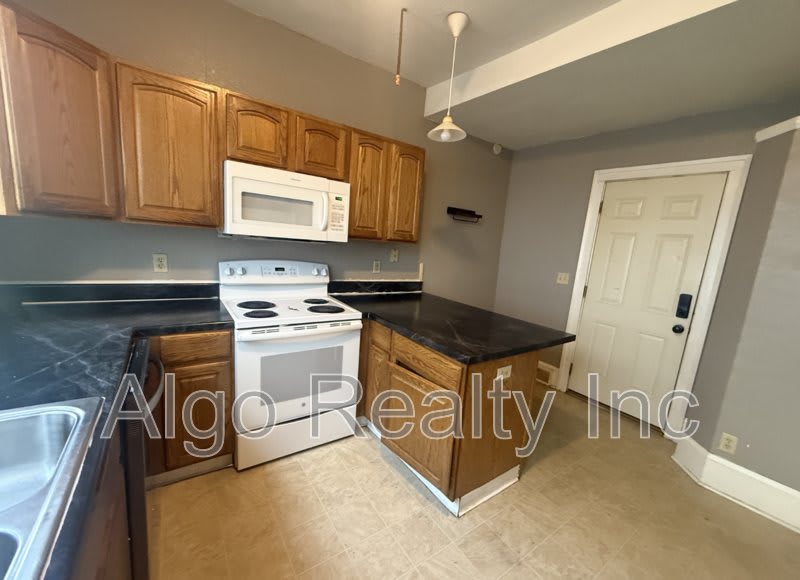 1040 Jessie St 3 – photo 1