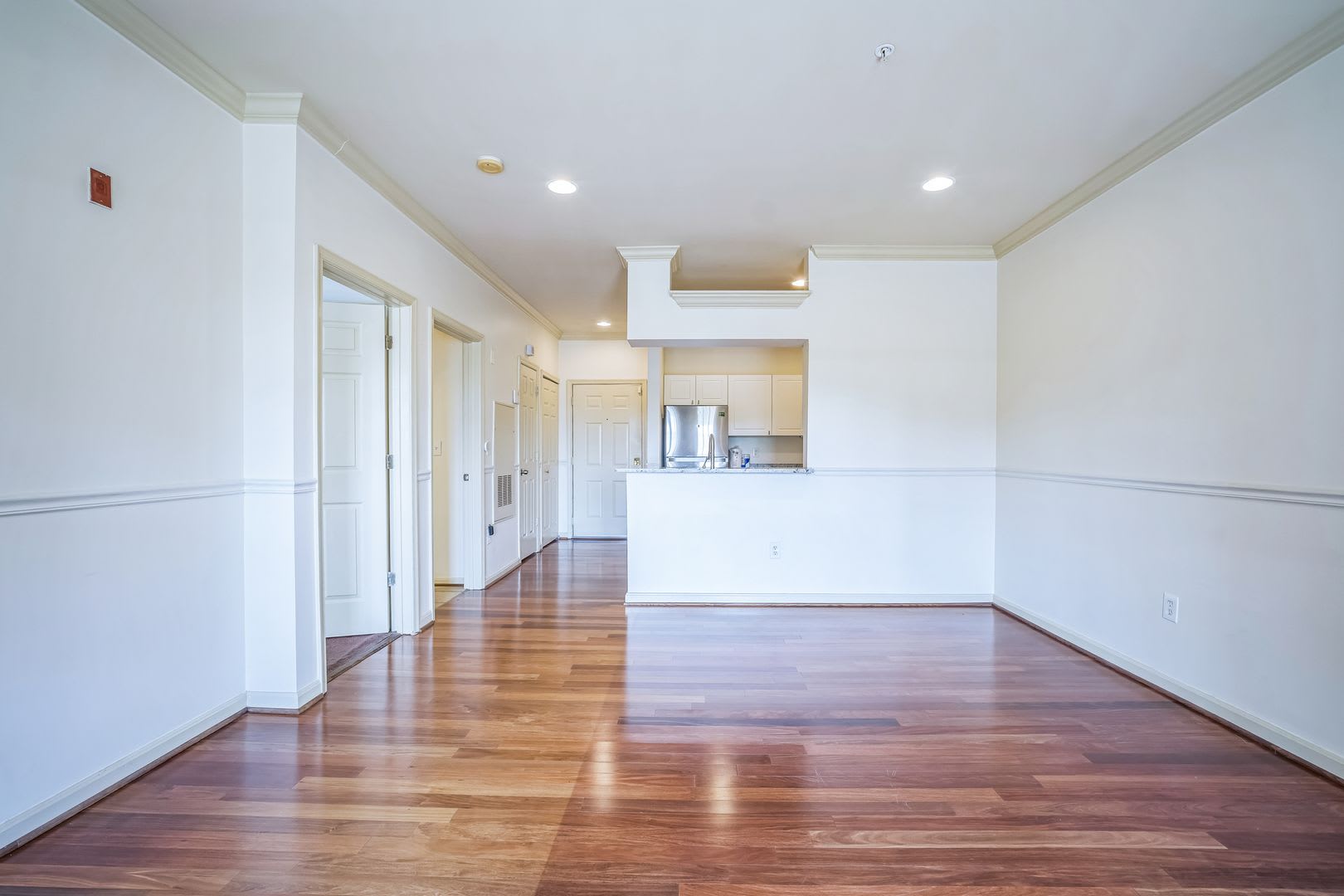 Bright & Spacious Condo in Prime Alexandria Location – 4551 Strutfield Ln #4307 – photo 3