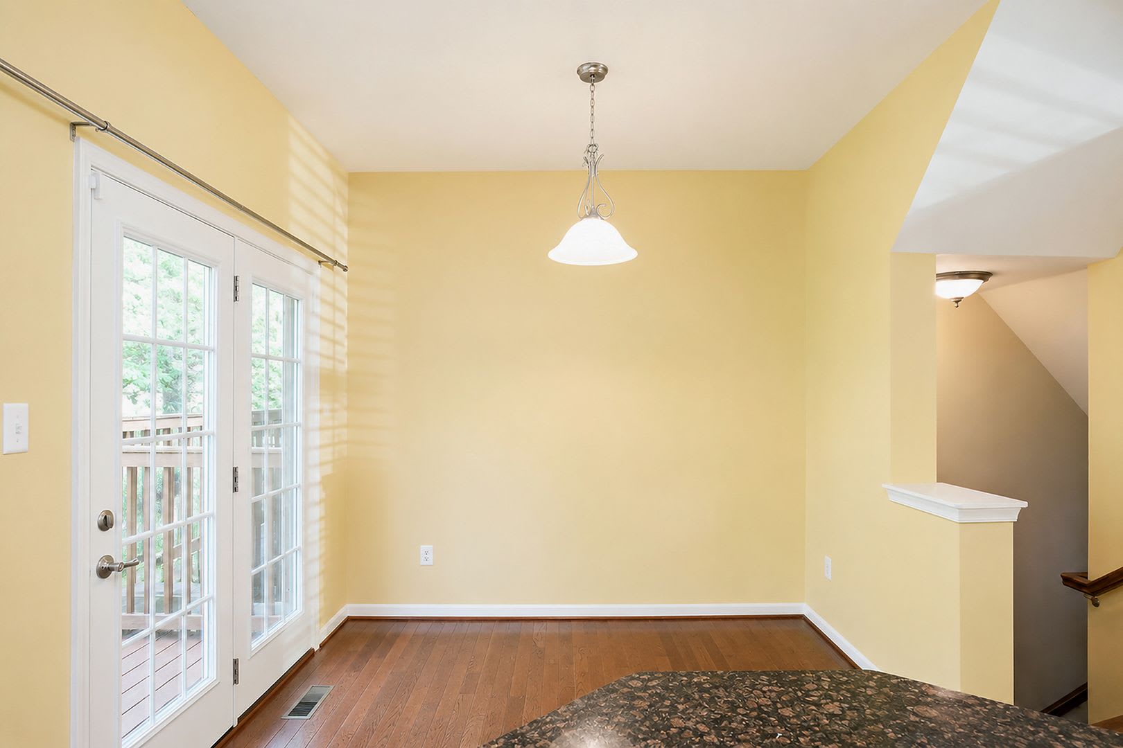 Move-in Ready Student + Pet-Friendly Townhome Near UVA & Downtown – photo 5
