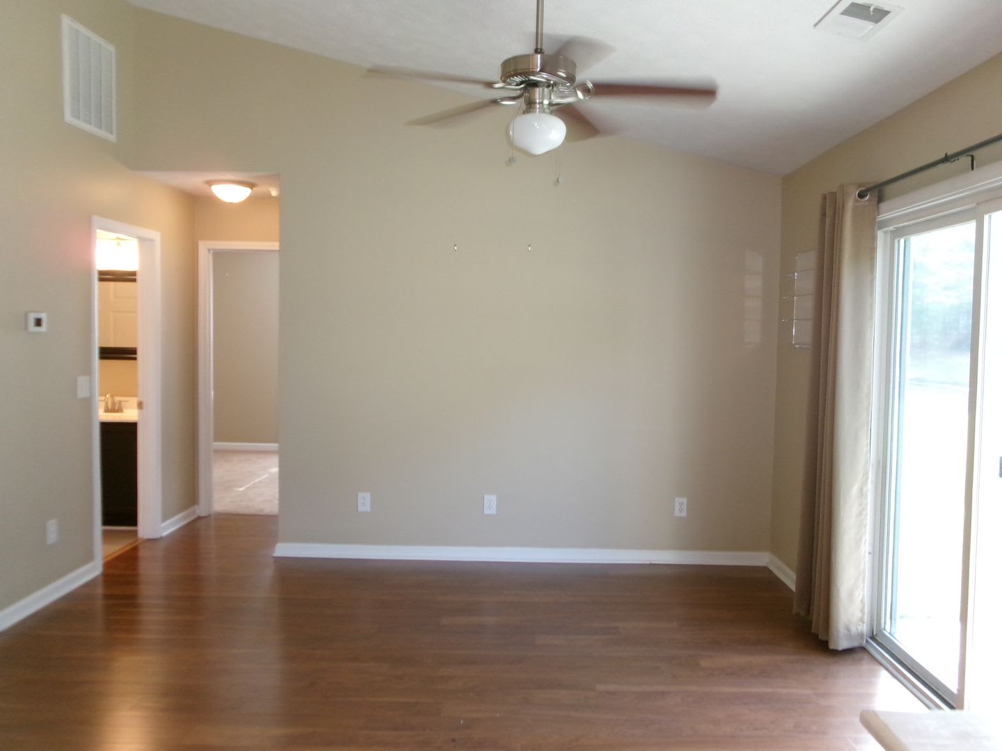 3 bedroom home in Walker Woods – photo 4