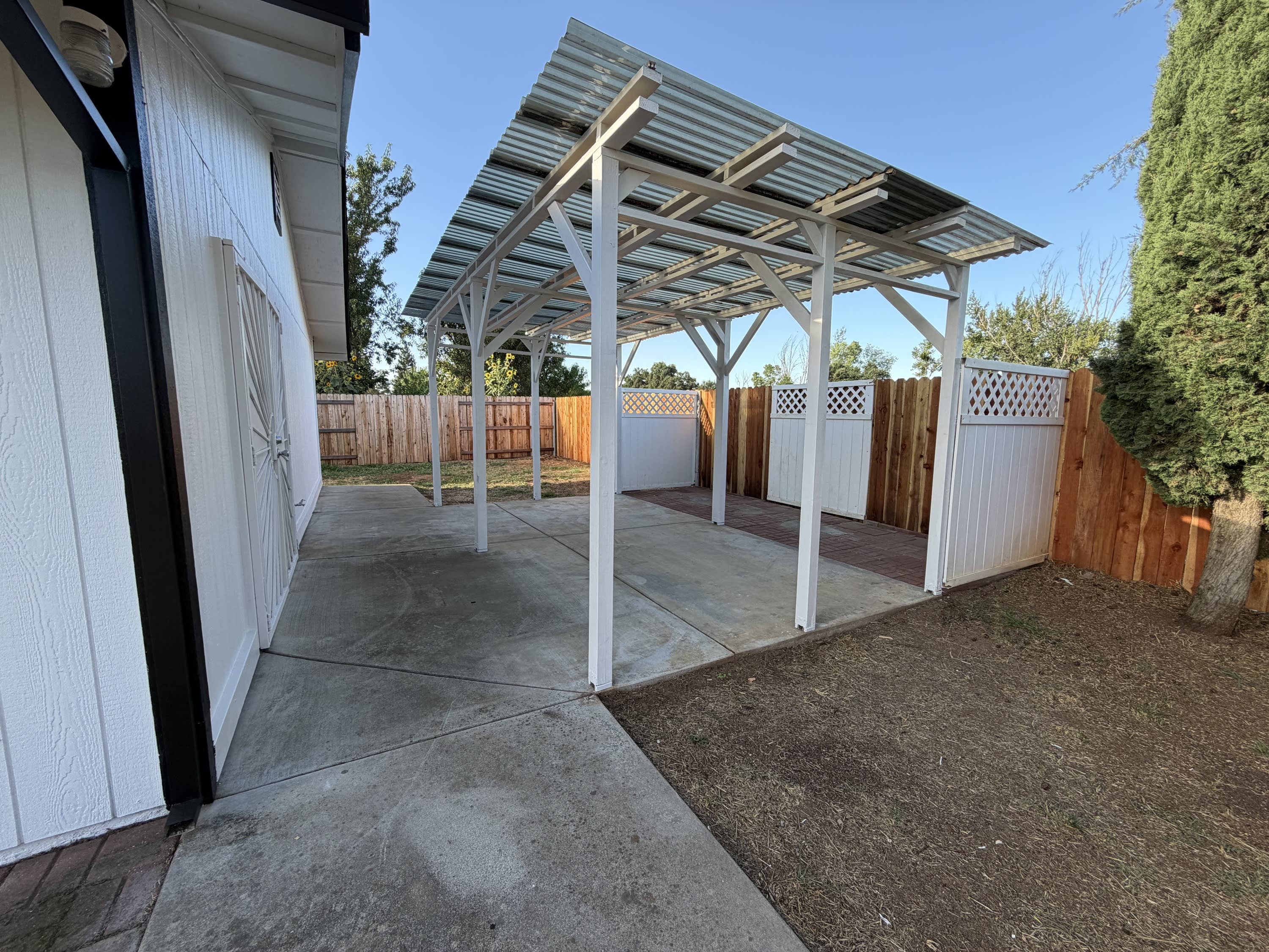817 Redwood Avenue – photo 3