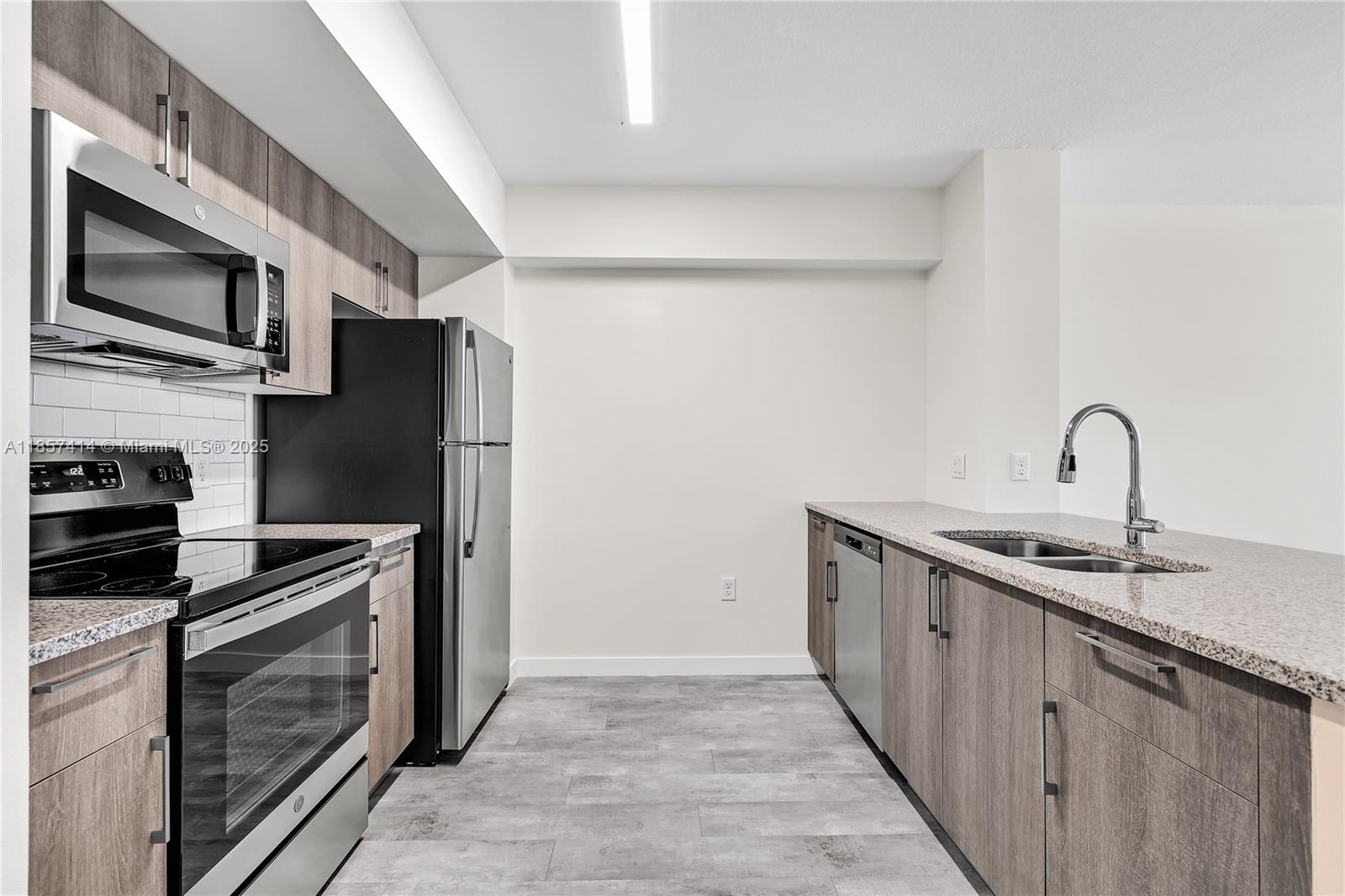 400 Nw 112th Ave – photo 2