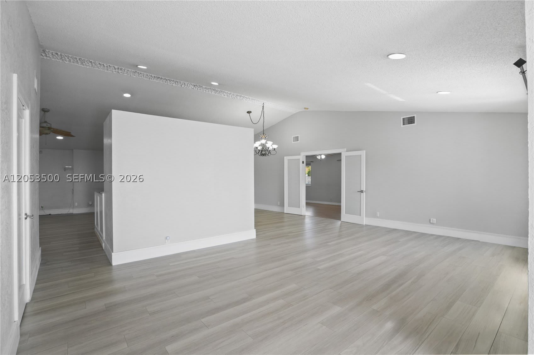 4040 Ne 6Th Ave – photo 4