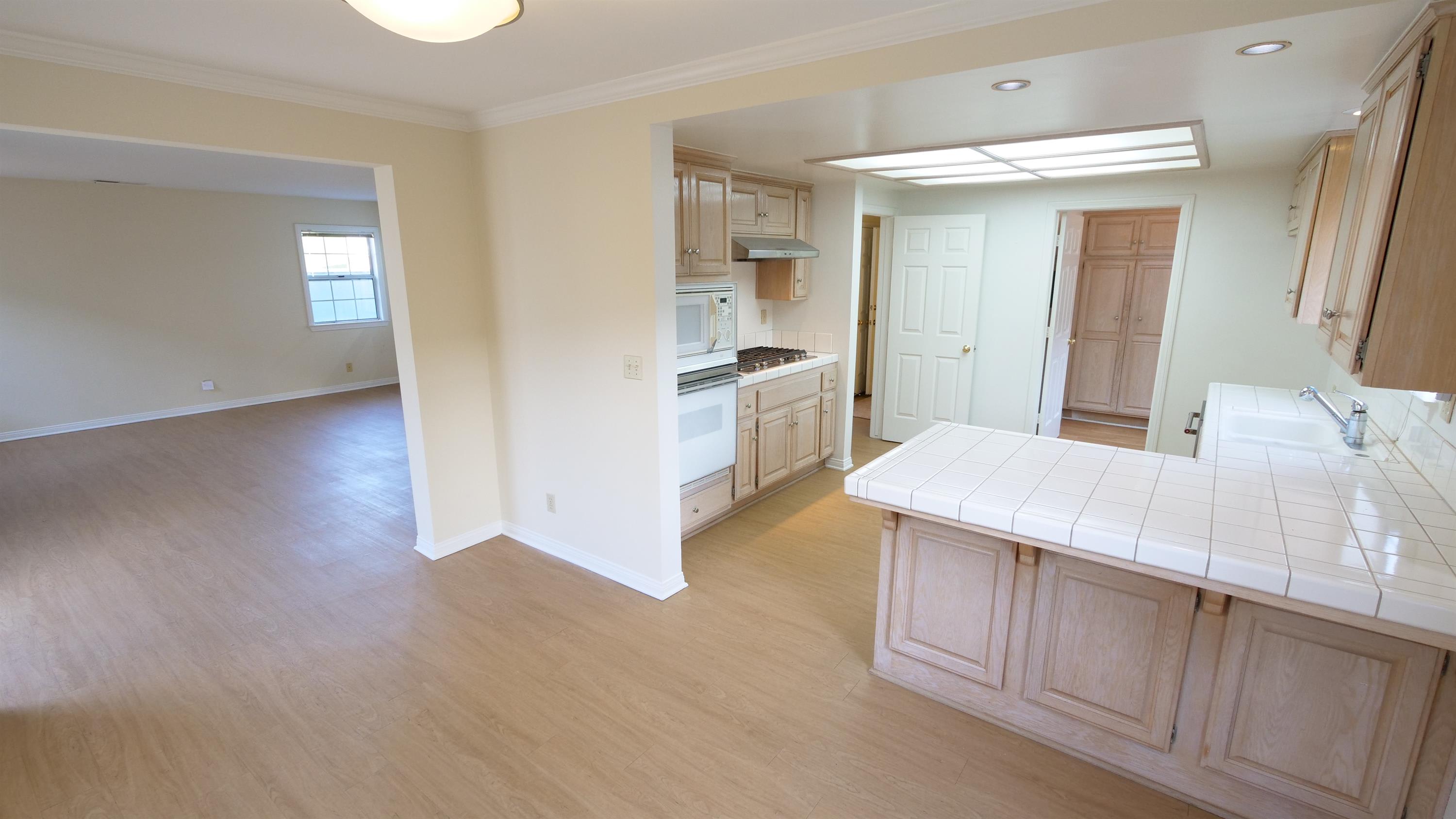 2219 Gates Avenue B – photo 5