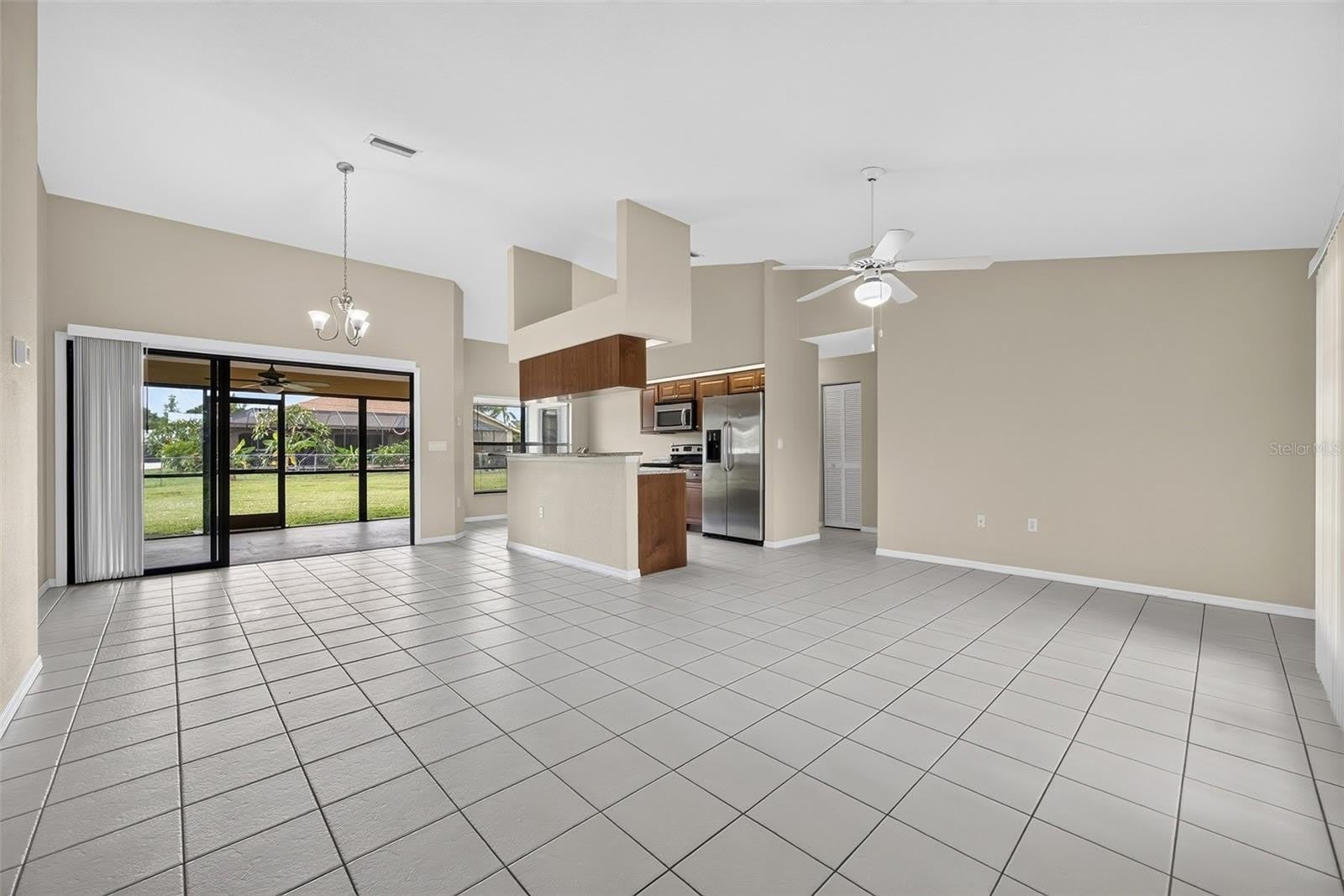 23245 LEHIGH Avenue – photo 5