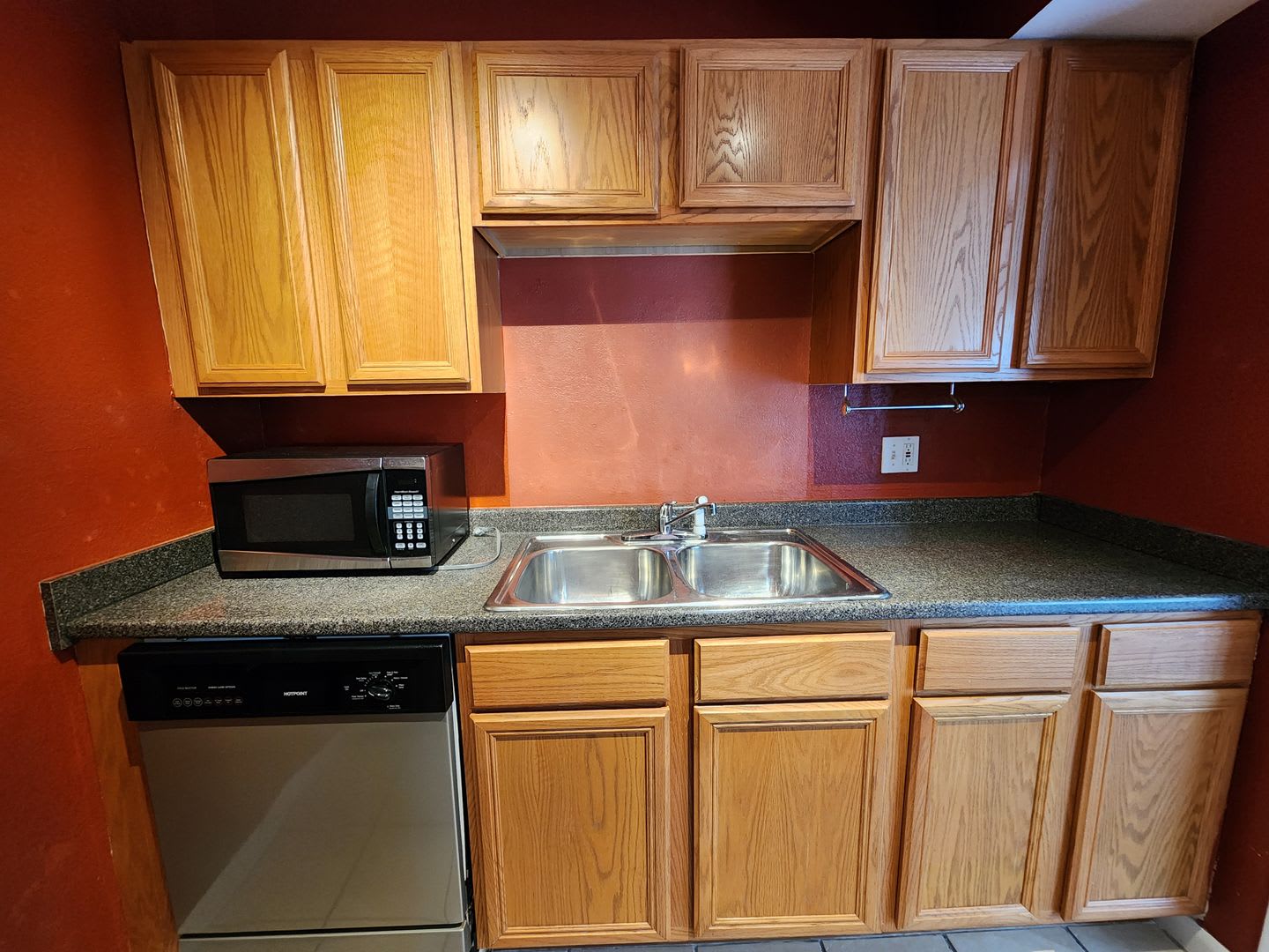 FOR RENT 1 bedroom, 1 bathroom, upper floor condo. – photo 5