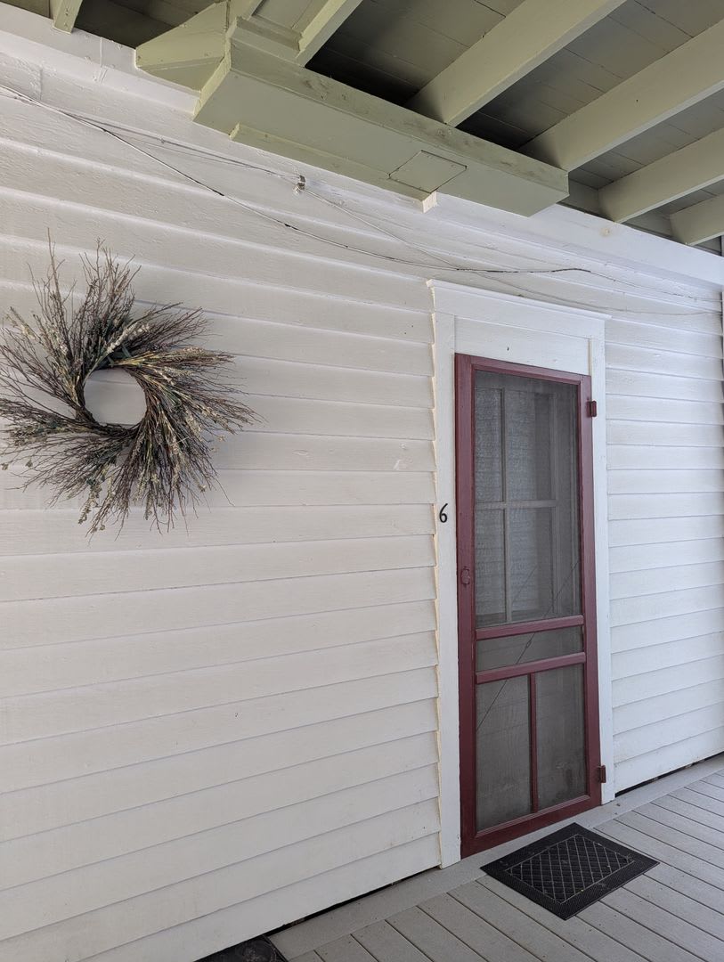 Historic 1 Bedroom/ 1 Bathroom Apartment in Downtown Hawthorne – Live in a Piece of Florida History! – photo 4