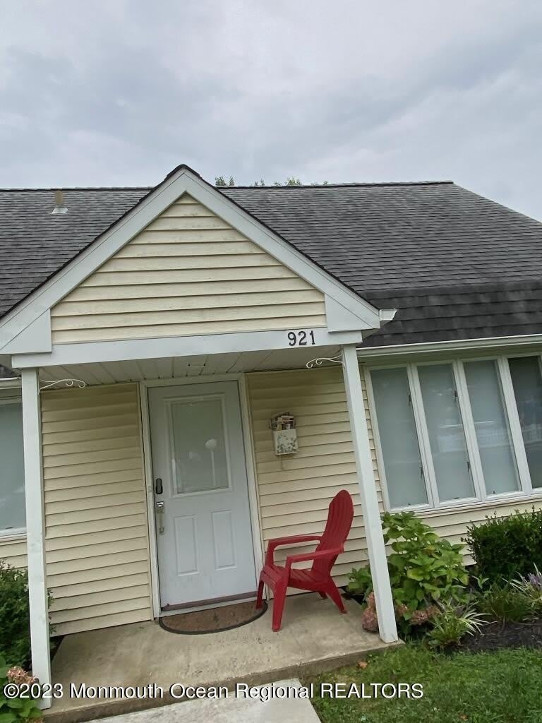 921 Woodgate Avenue – photo 1