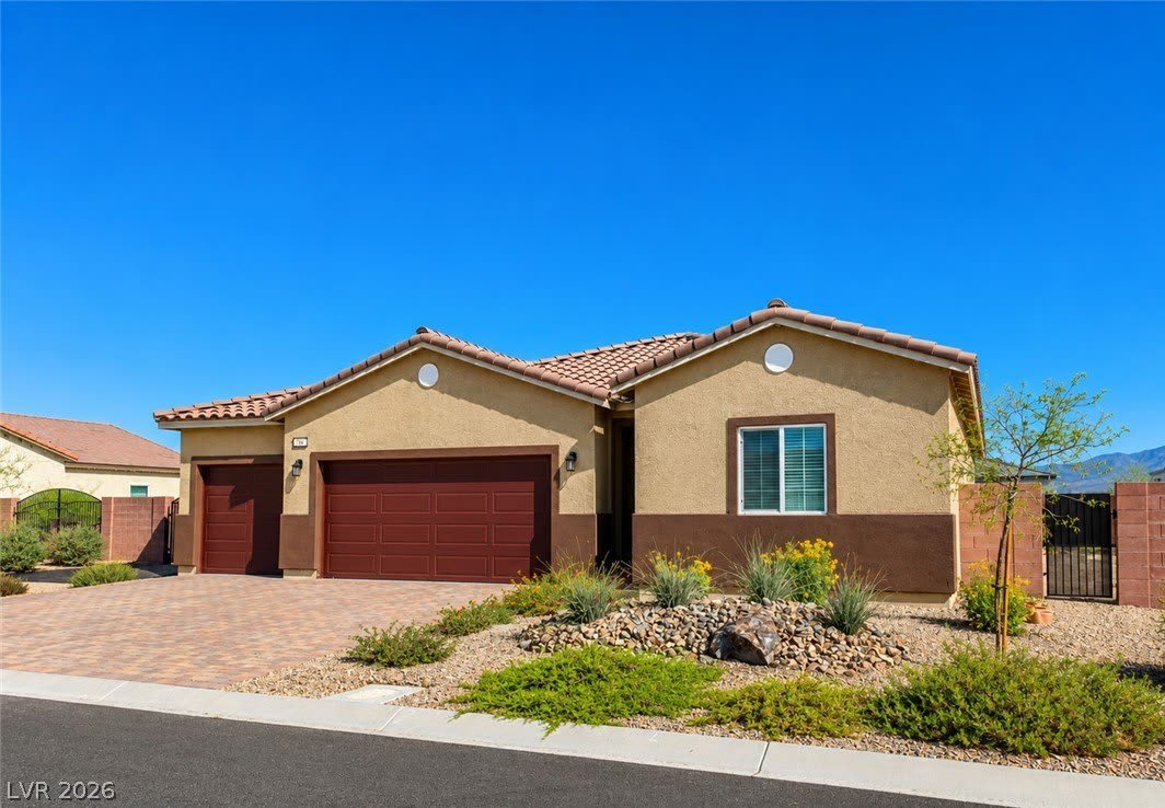 56 Pioneer Range Avenue – photo 2