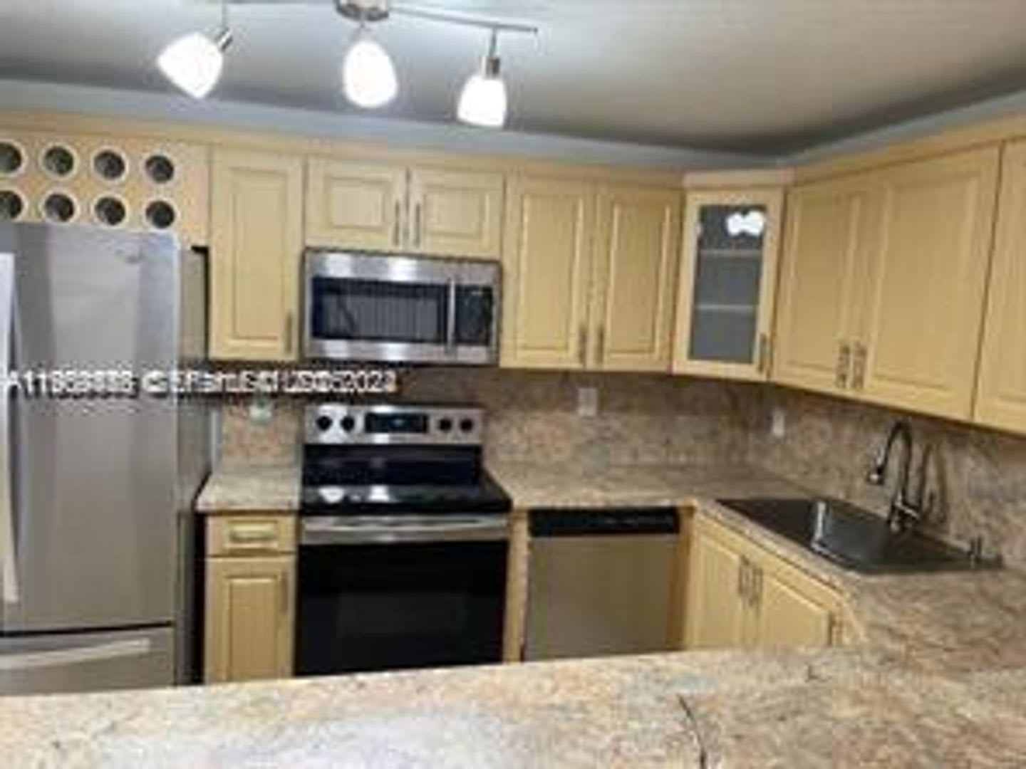 7542 Nw 175Th Street 7542 Hialeah Fl 33015 – photo 2