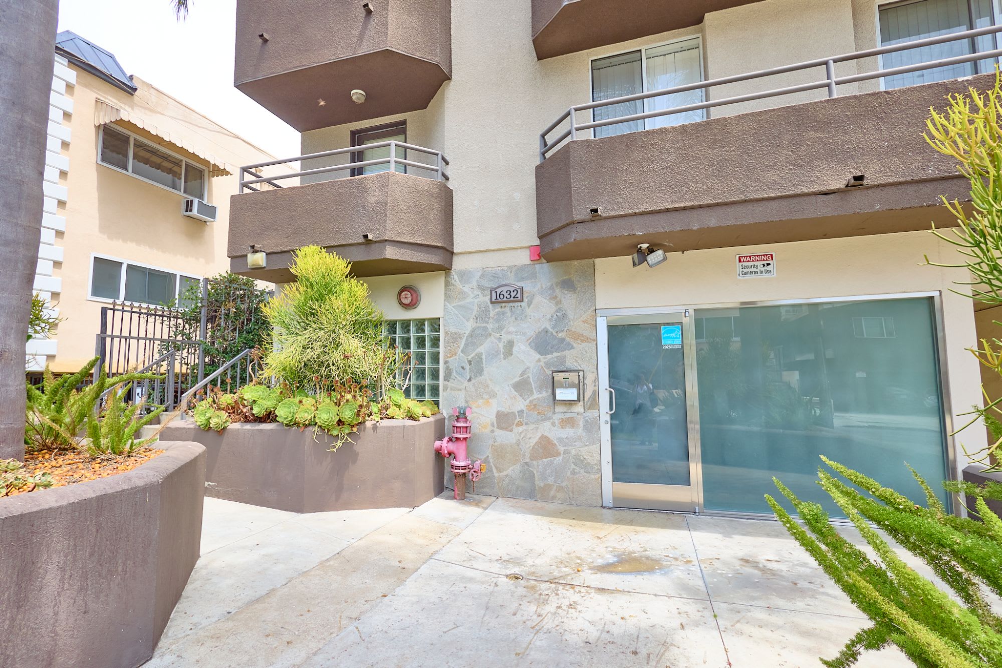 1632 N. Formosa Ave. – photo 2