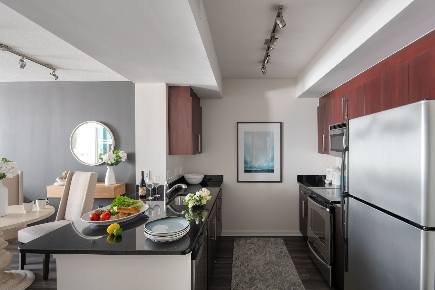 909 Apartments – photo 4