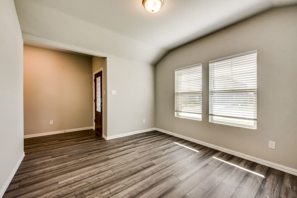 605 Cedar Springs Drive – photo 4