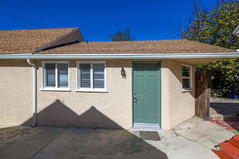 10002 1 2 Pinewood Ave – photo 2