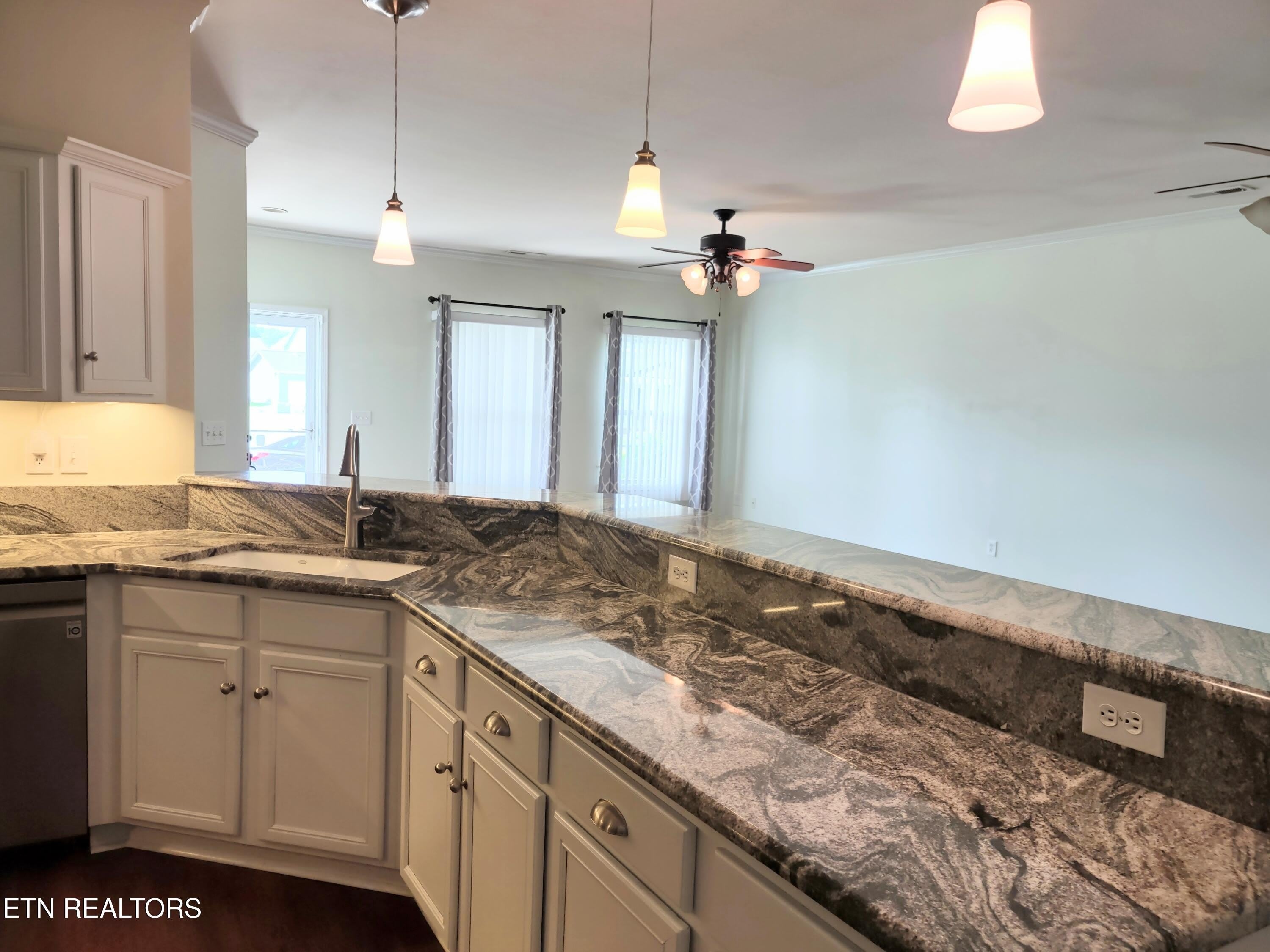 144 Hardinberry St – photo 5