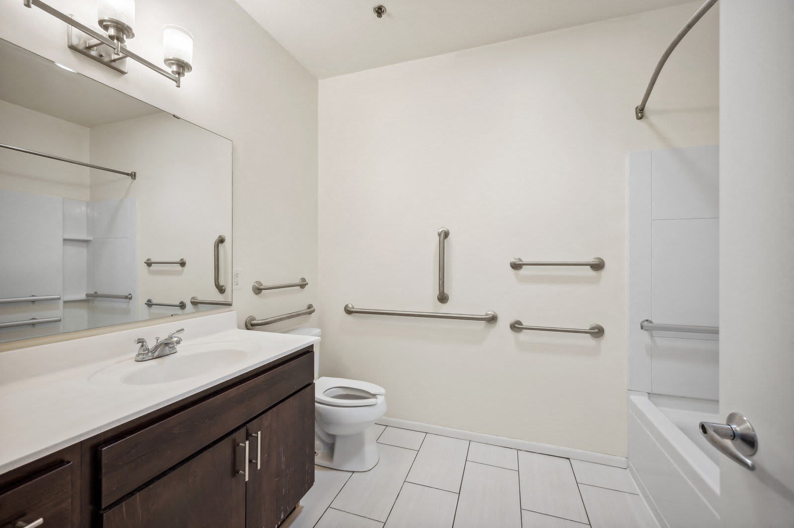 Broadway Flats – photo 4