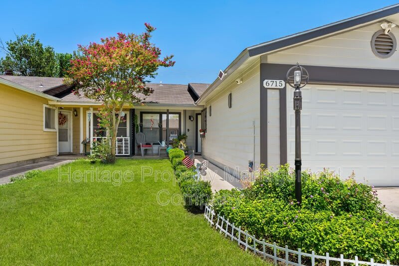 6715 Hickory Springs Drive – photo 2