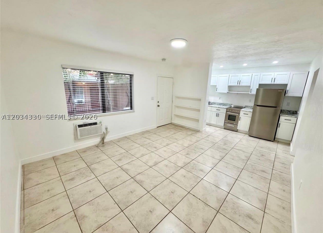 550 SW 10th St – photo 2
