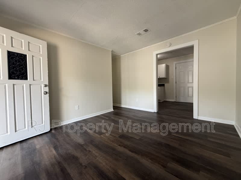 1242 Airways Blvd – photo 3
