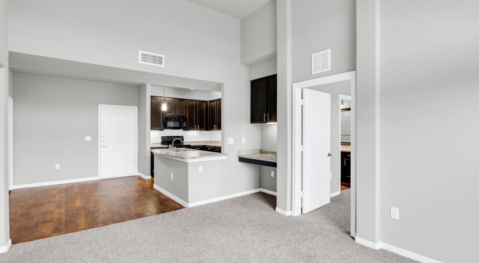 1301 Ne Inner Loop – photo 1