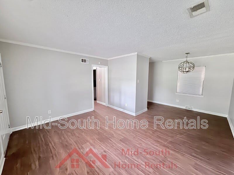 2050 Sharon Ln – photo 4