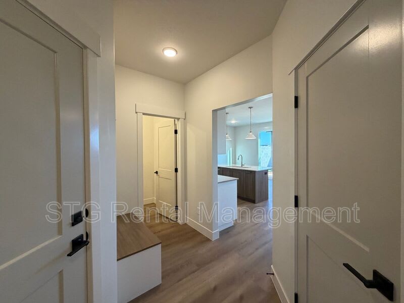 614 E Hemsworth Ln – photo 3