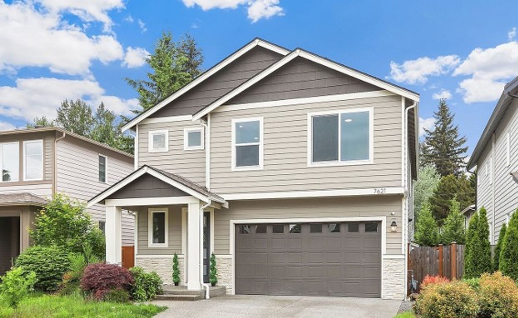 Spacious 4-Bed Home with Den in Holley Brooke – photo 3