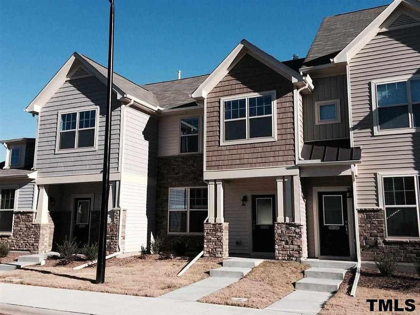 Room In 3 Bedroom Townhome At Pilatus Dr – photo 1