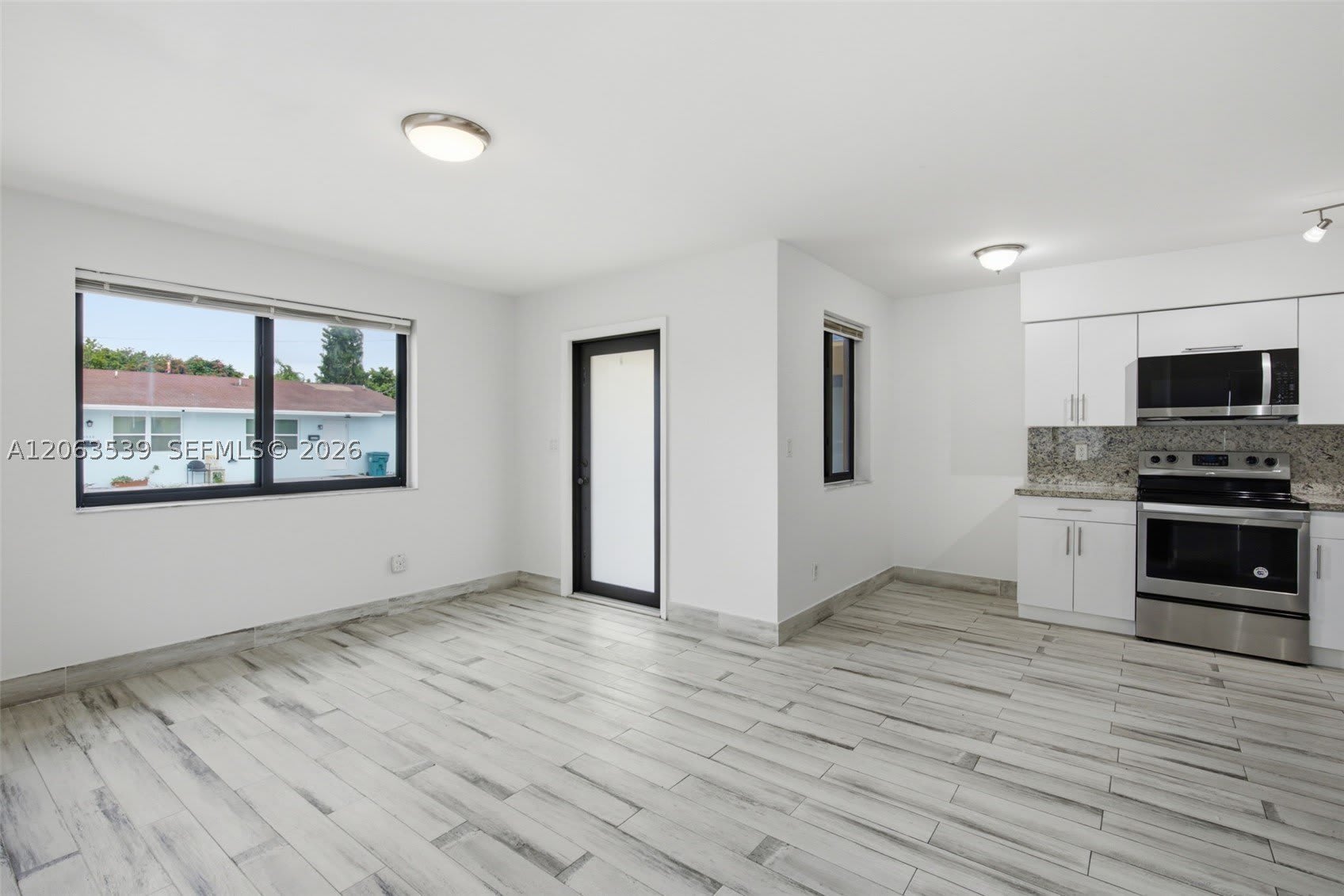2627 SW 29th Ave – photo 3