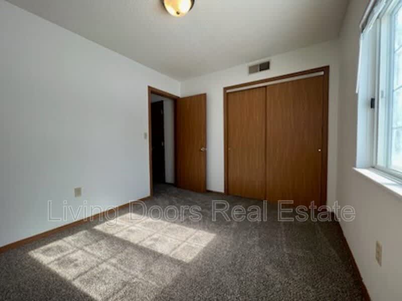 605 S Washington St – photo 5