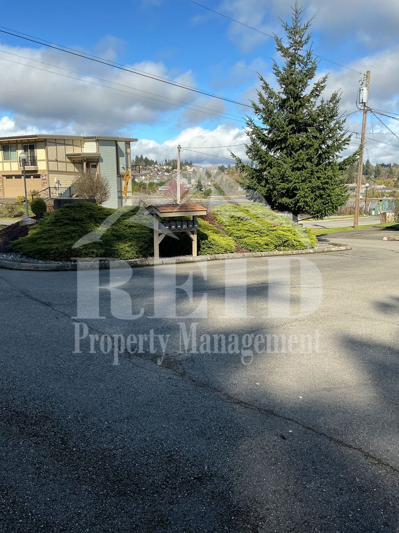Bremerton Spacious Duplex – photo 2