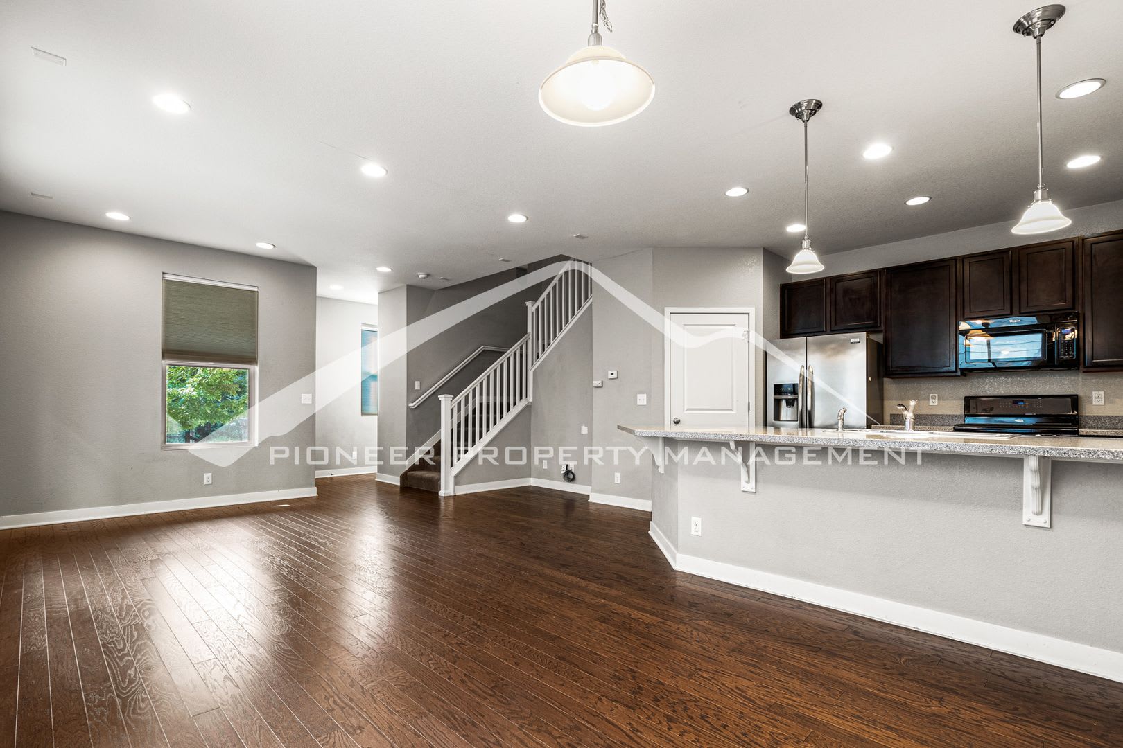 Lovely Townhome with Central AC and Washer/Dryer! – photo 5