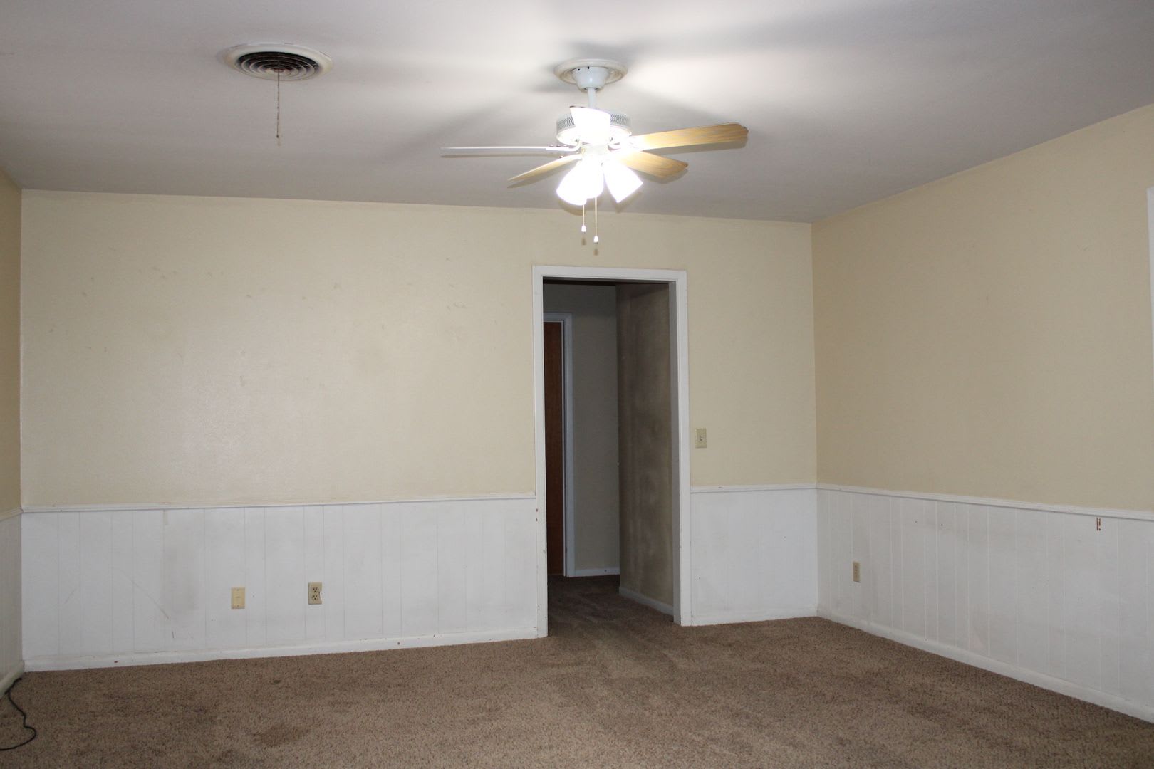 3 Bedroom, 2 Bathroom, 1 Car Garage with Large Backyard! – photo 4