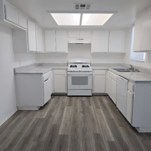 Rosamond Garden Apartments – photo 4