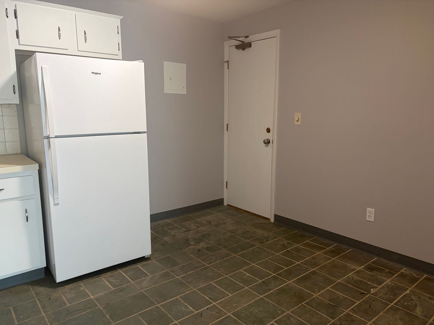 2 Bedroom, 1 bath, 3rd floor apartment in Hooksett, NH – photo 3