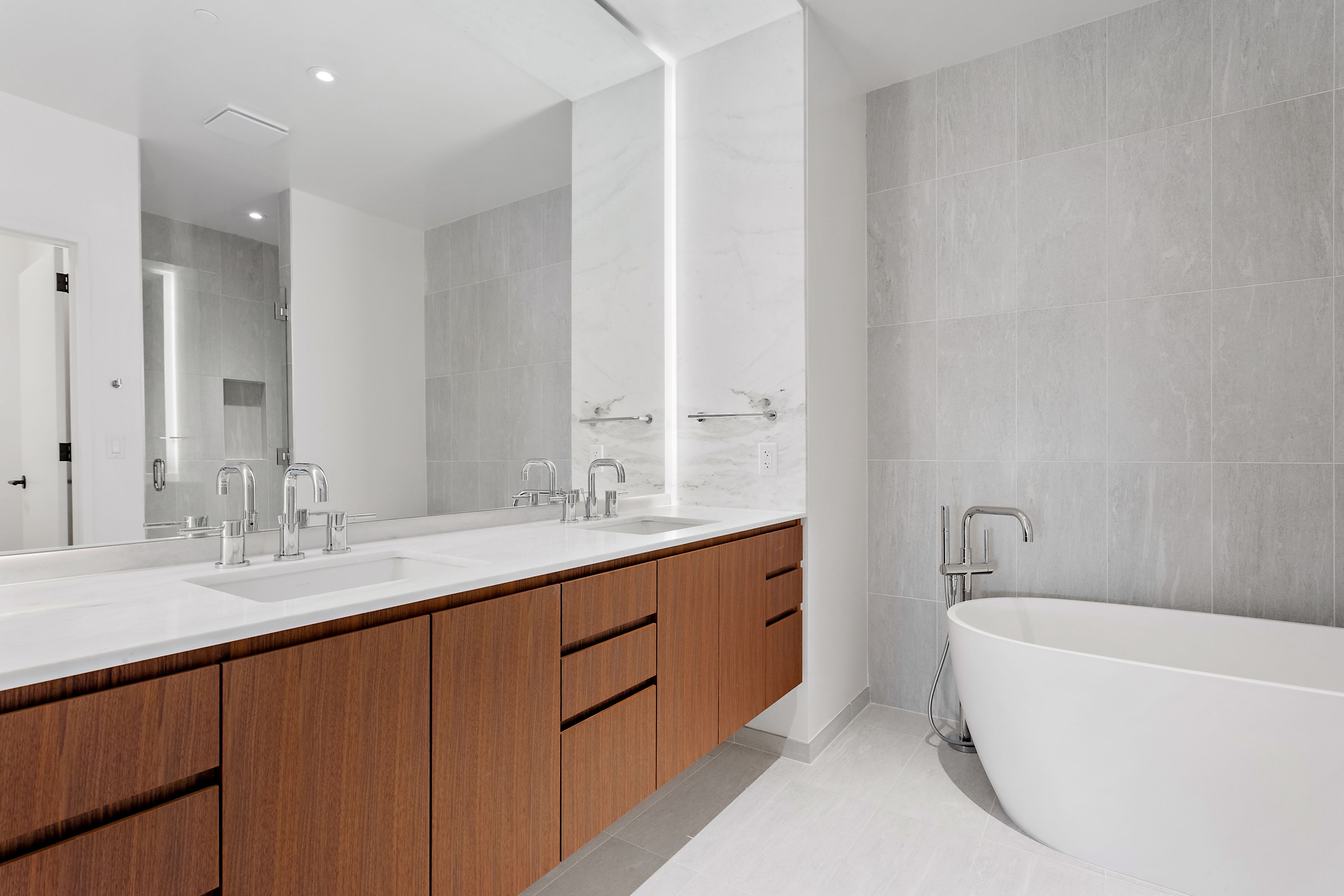 Residences at 11W – photo 3