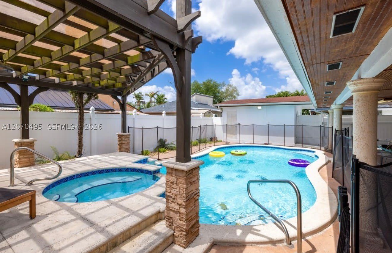 12440 SW 207th Ter – photo 2