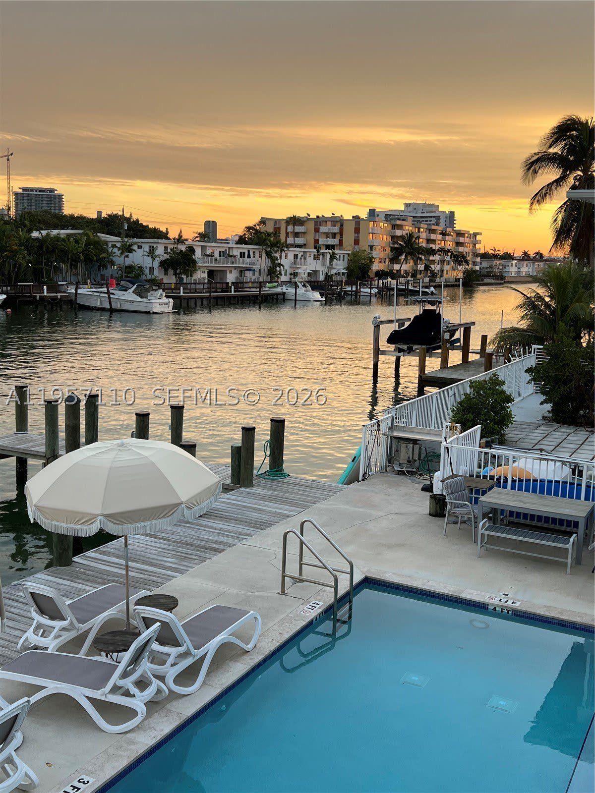 8035 Crespi Blvd – photo 1