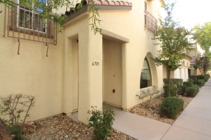 SHOWINGS AVAILABLE NOW – photo 3